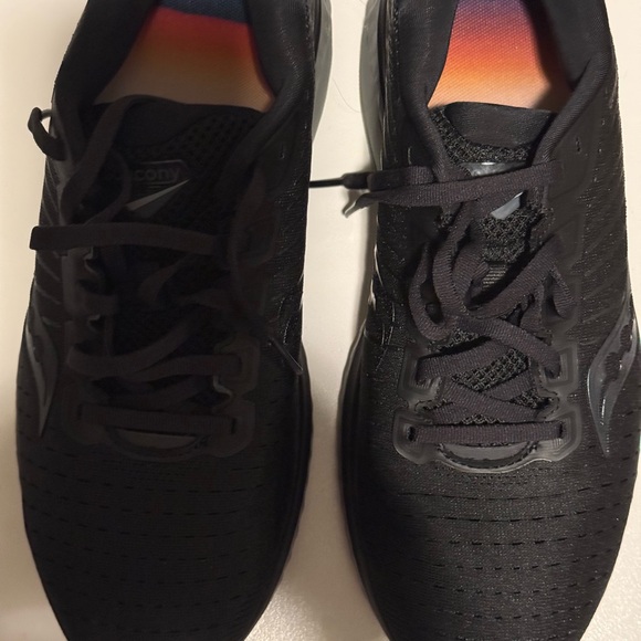 Saucony Men\'s Black Athletic Shoes with Gradient Accent  , Unisex wear. main image 6